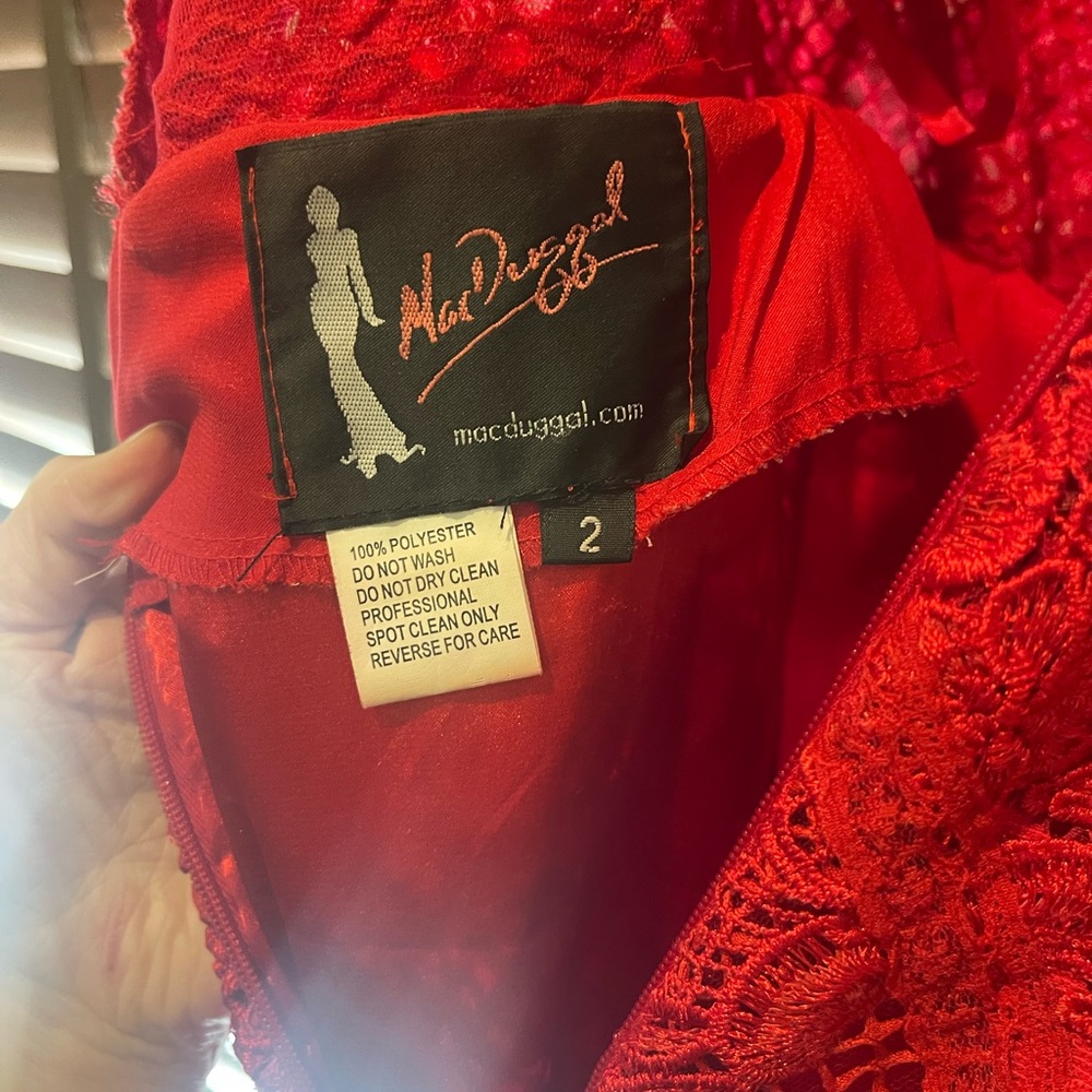 ❤️ Mac Duggal - Size 2 Elegant Red Lace Evening Gown - Picture 5 of 5
